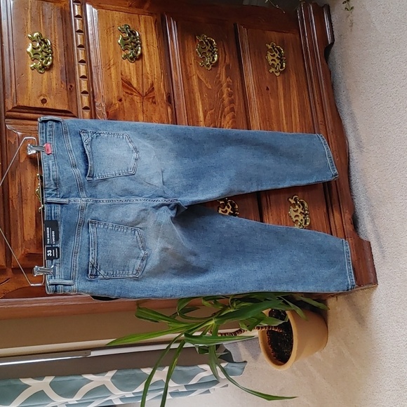 💚Nwt Cropped Denim Women's Jeans - Picture 4 of 10